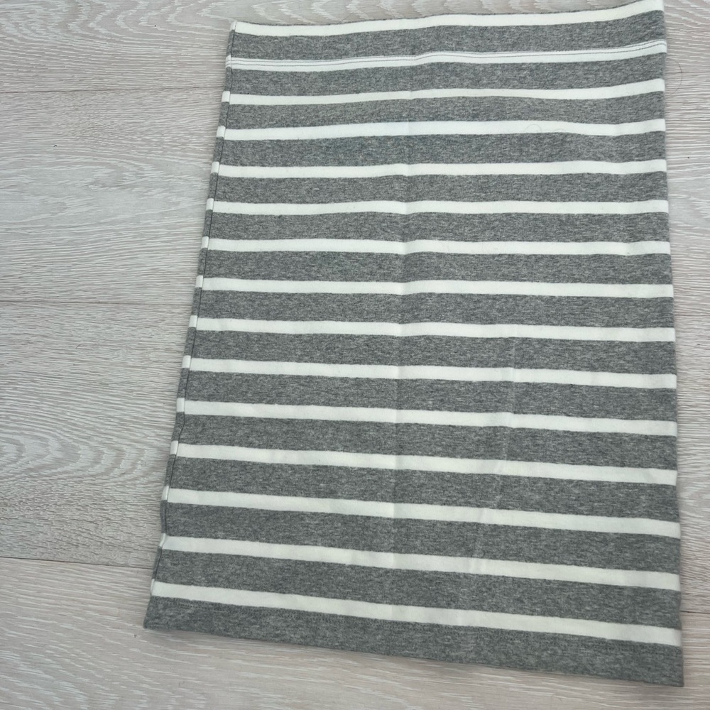 GAP Gray and White Striped Pencil Skirt